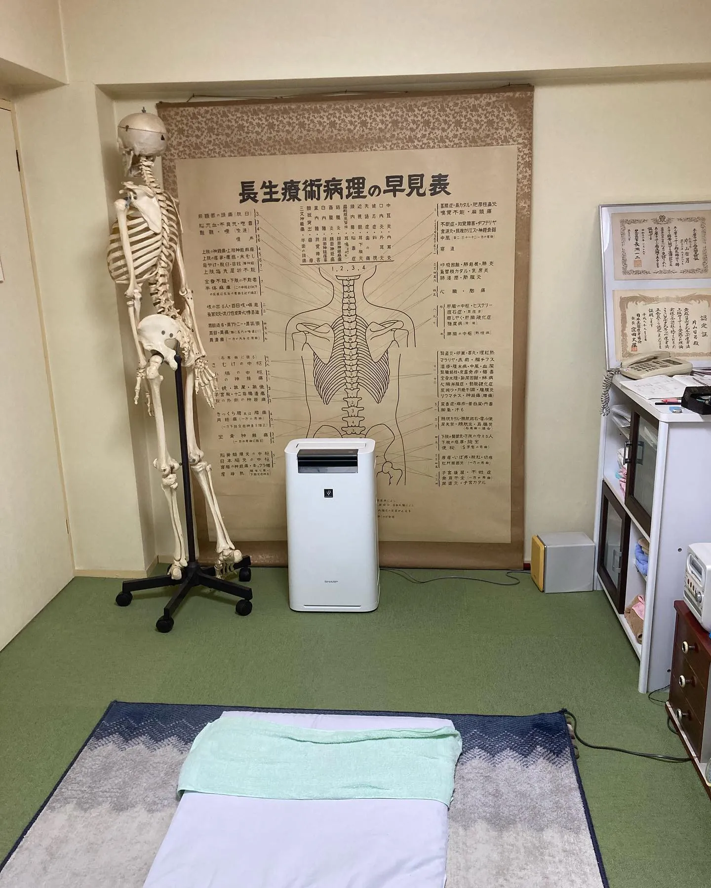 少し狭いですが施術所になります